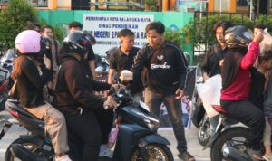 polisi remaja bagi takjil