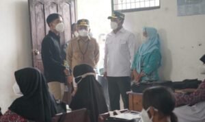 1009--wapres lihat proses belajar mengajar di sekolah