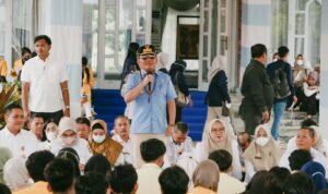 1609--Gubernur dan mahasiswa2